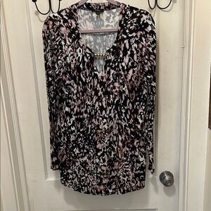 Cupio Women's Long-Sleeve Animal Print V-Neck Top in Black and Tan